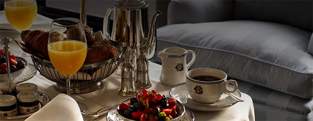 Frukost på rummet på Grand Hôtel Stockholm.