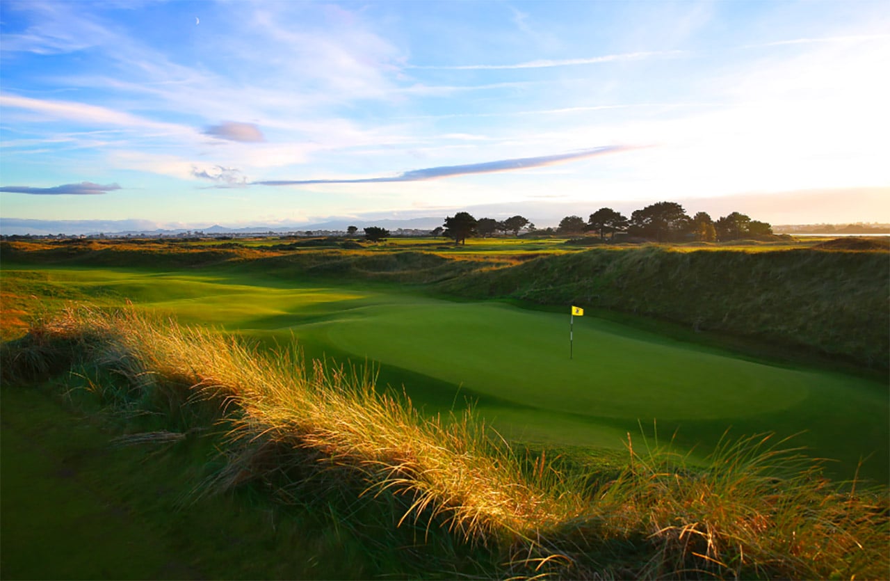 Soligt golfhål i Portmarnock