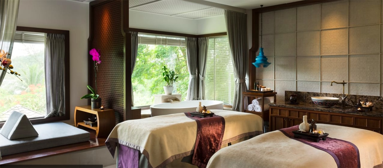 Spa och poolområde i exklusiv resort i Phuket