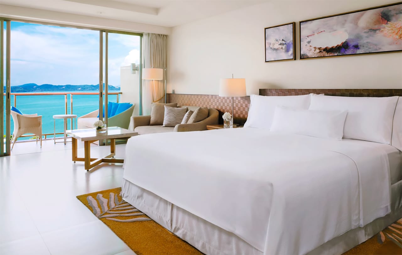 Infinitypool med havsutsikt i Phuket resort