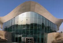 Deep Dive Dubai, världens största och djupaste pool.