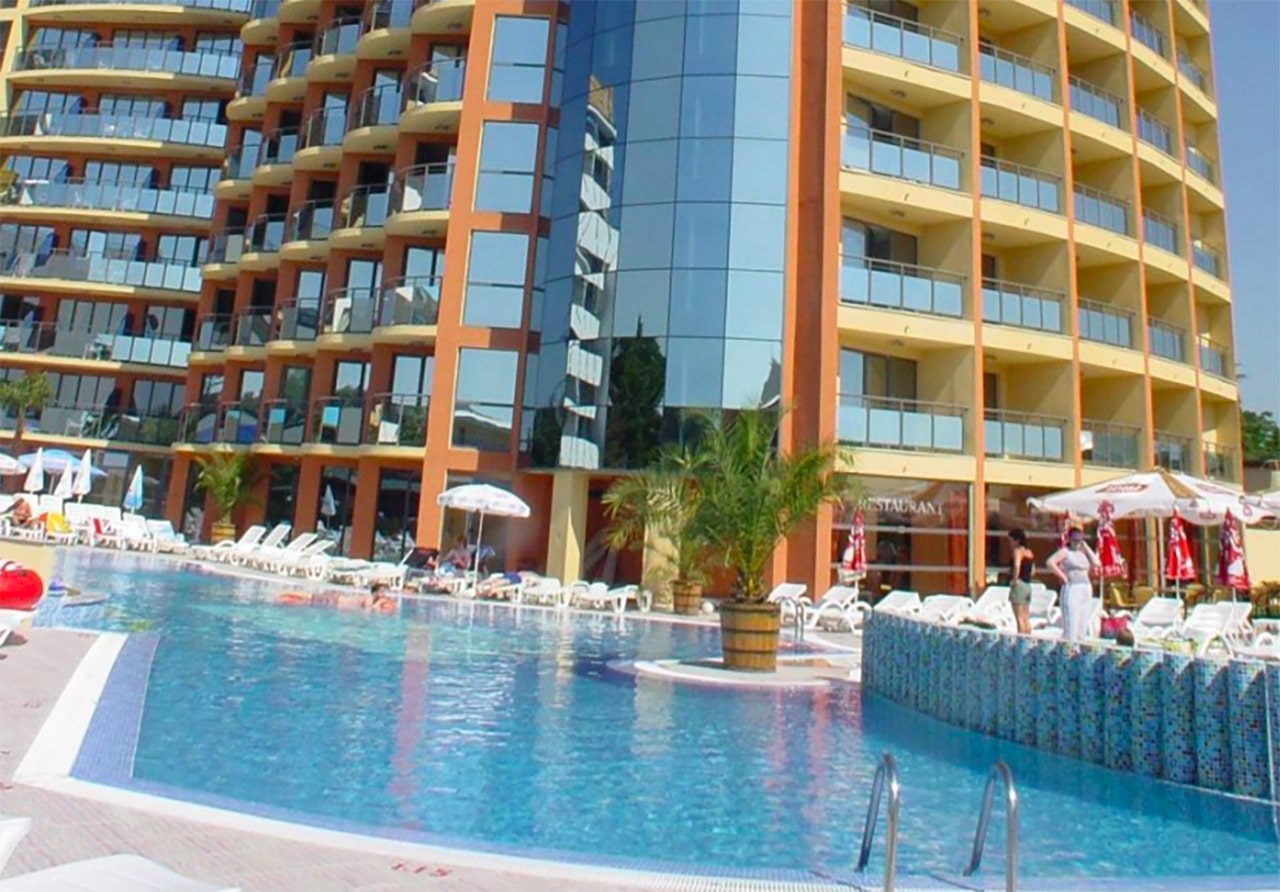 Smartline Meridian Hotel i Sunny Beach med stort poolområde