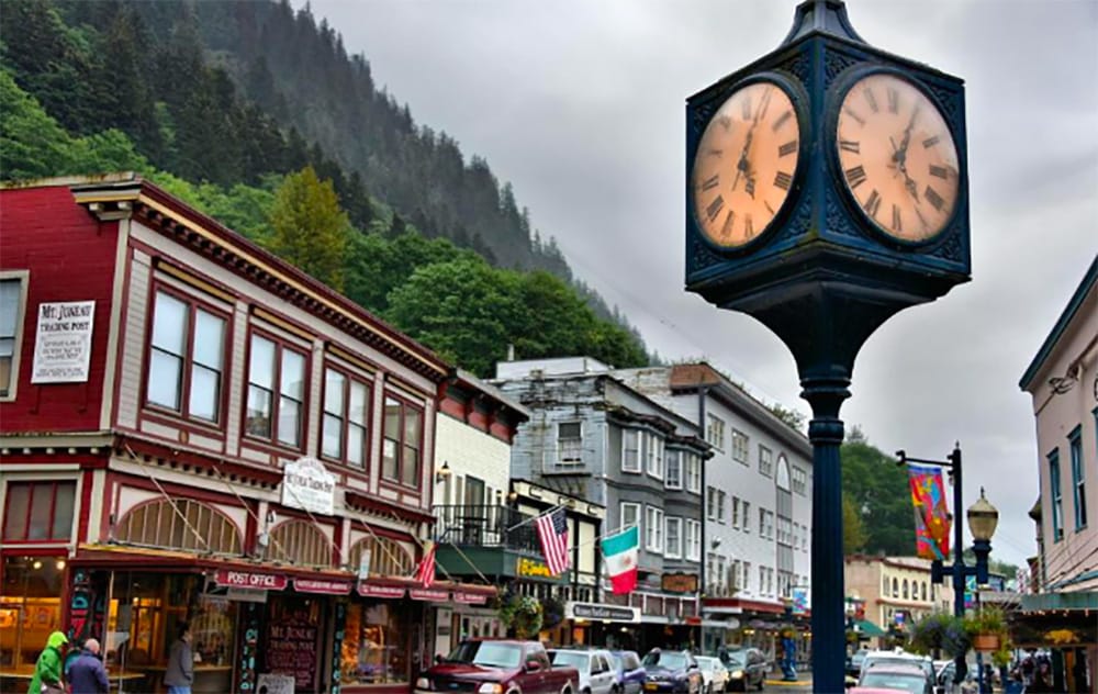 Silverbow Inn Hotel & Suites i centrala Juneau med terrass och jacuzzi