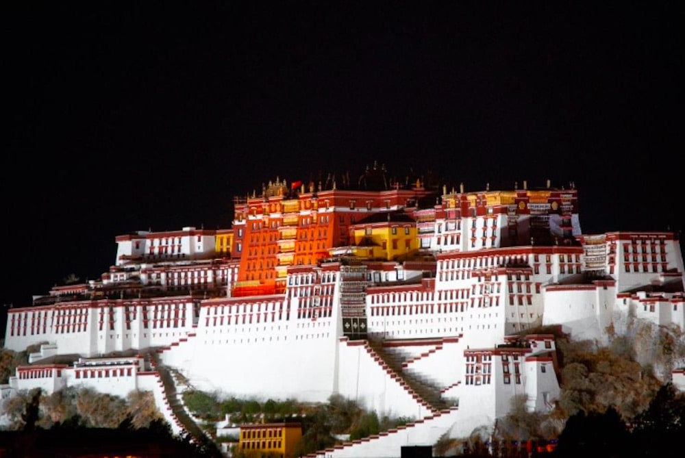 Tashitakge Hotel i Lhasa – modernt hotell i gamla stan med utsikt över staden