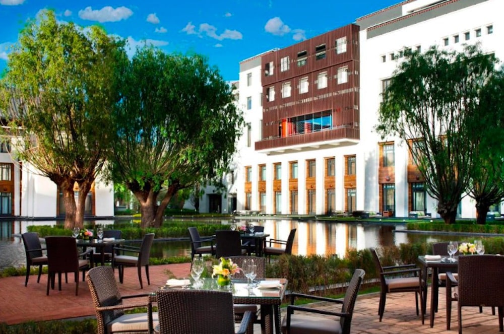 St. Regis Lhasa Resort – lyxhotell i Lhasa med eleganta rum och utsikt mot Himalaya