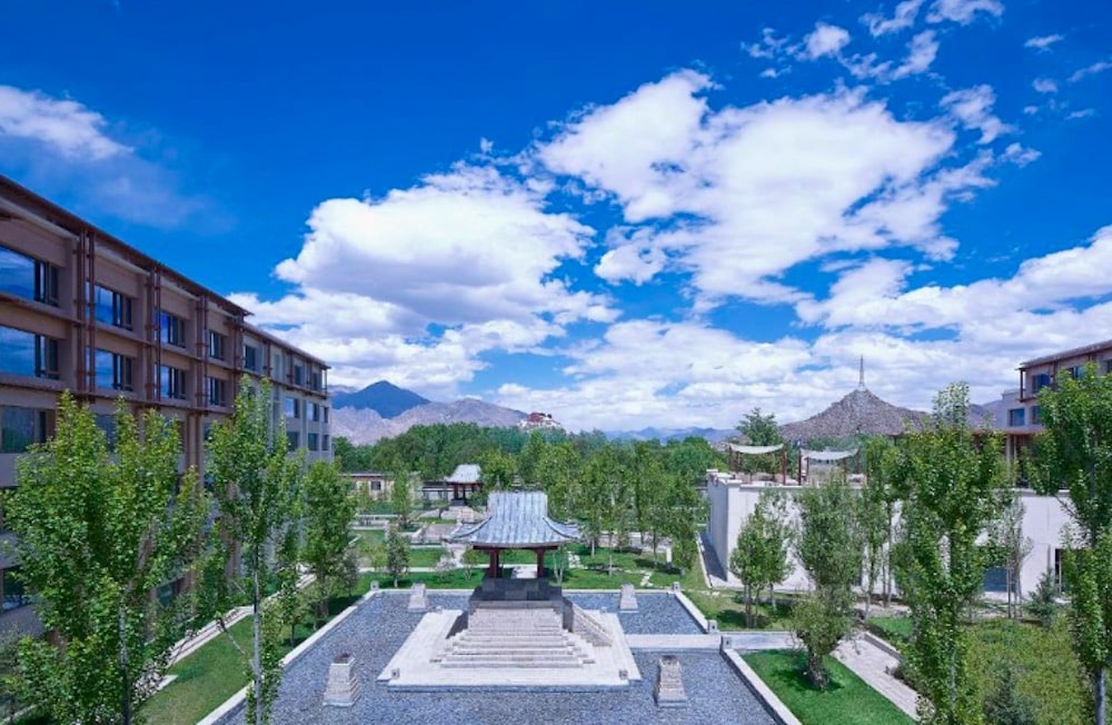Shangri-La Hotel Lhasa – femstjärnigt hotell i centrala Lhasa med utsikt över staden och bergen