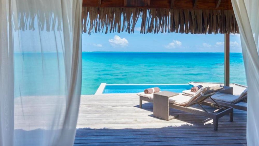 Privat bungalow med infinitypool och havsutsikt på Bora Bora – exklusivt boende över vattnet