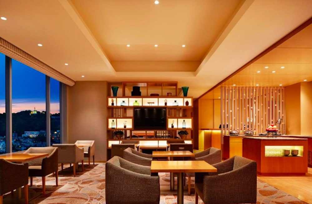 Lyxigt hotellrum på Sheraton Hiroshima