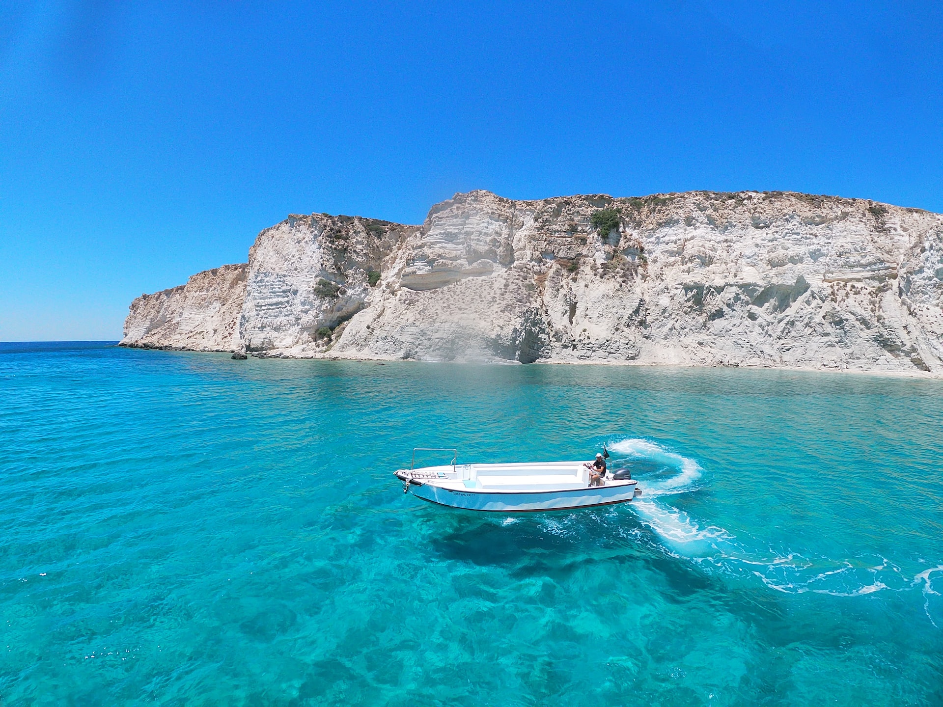 Turkost vatten och strandlandskap på Kreta i Grekland