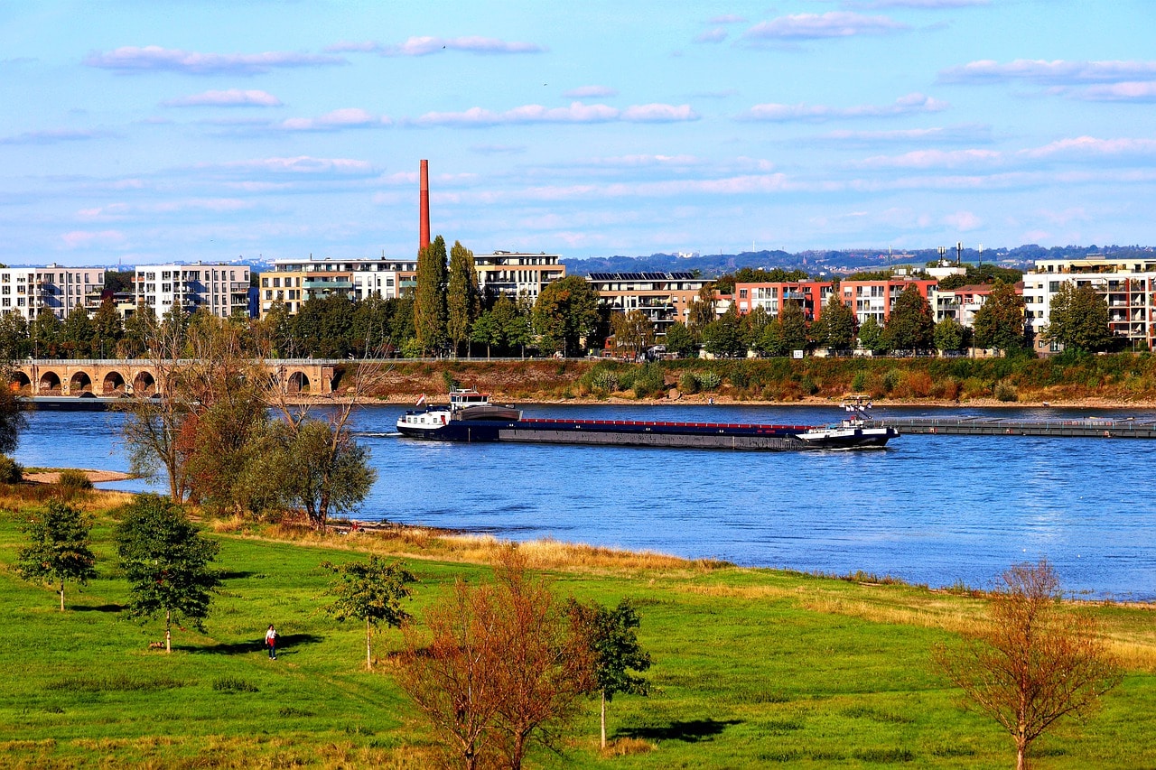 Kölnerdomen i Köln vid floden Rhen