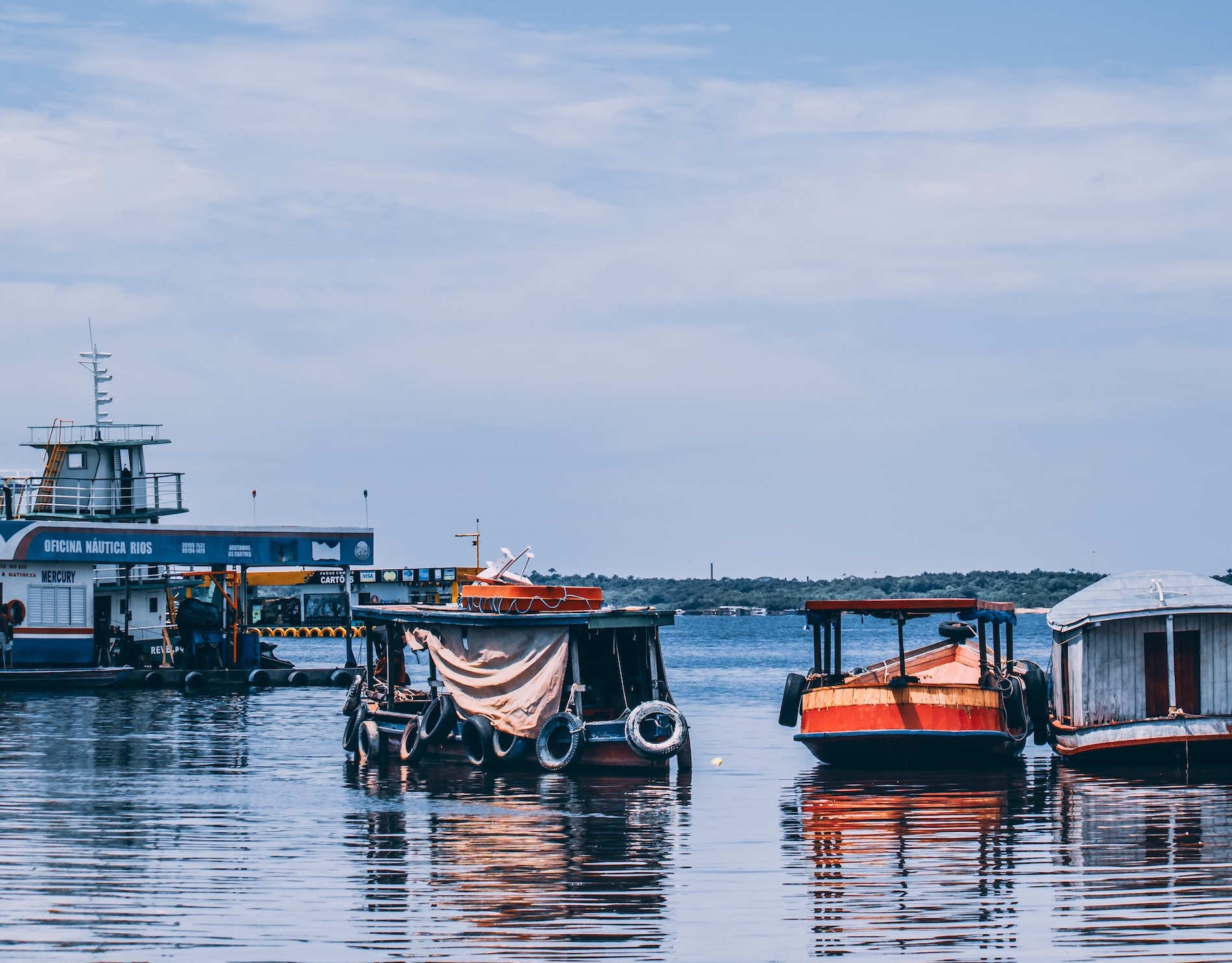 Manaus är porten till Amazonas och erbjuder unika naturupplevelser mitt i världens största regnskog.