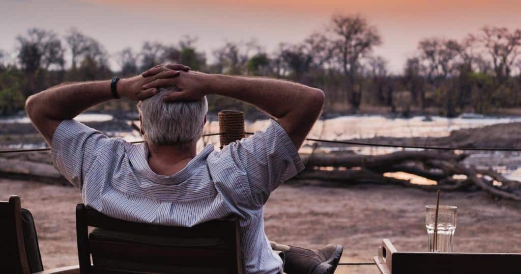 Solnedgang over det ville landskapet rundt Hideaways Camp Kuzuma, Botswana.