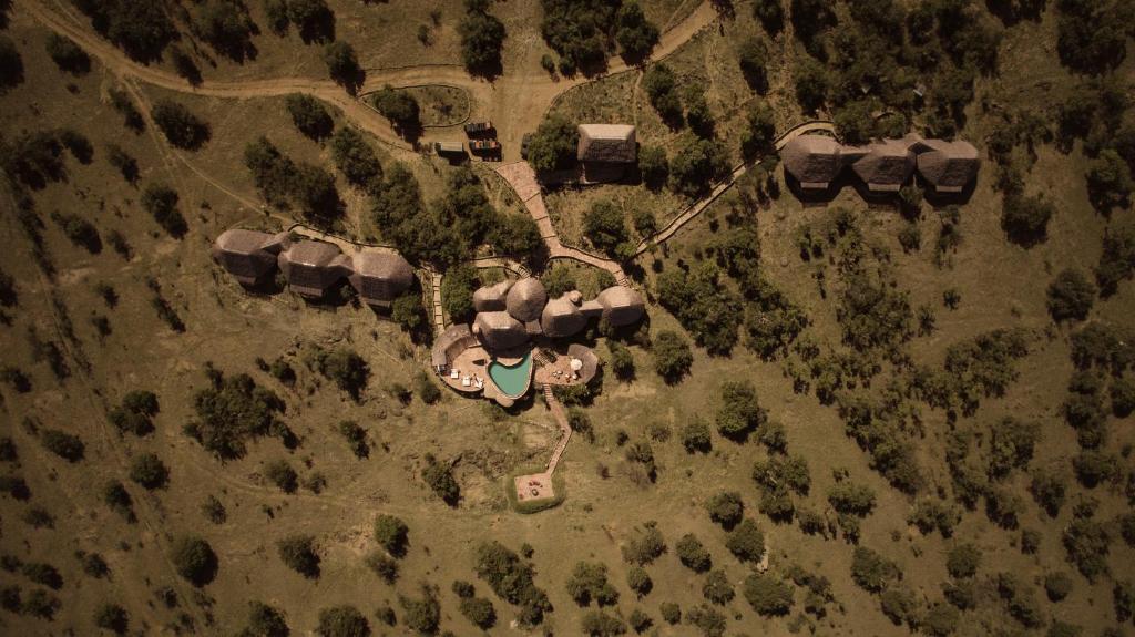 Olarro Plains safari lodge med vidstrakt utsikt over Maasai Maras savanne.