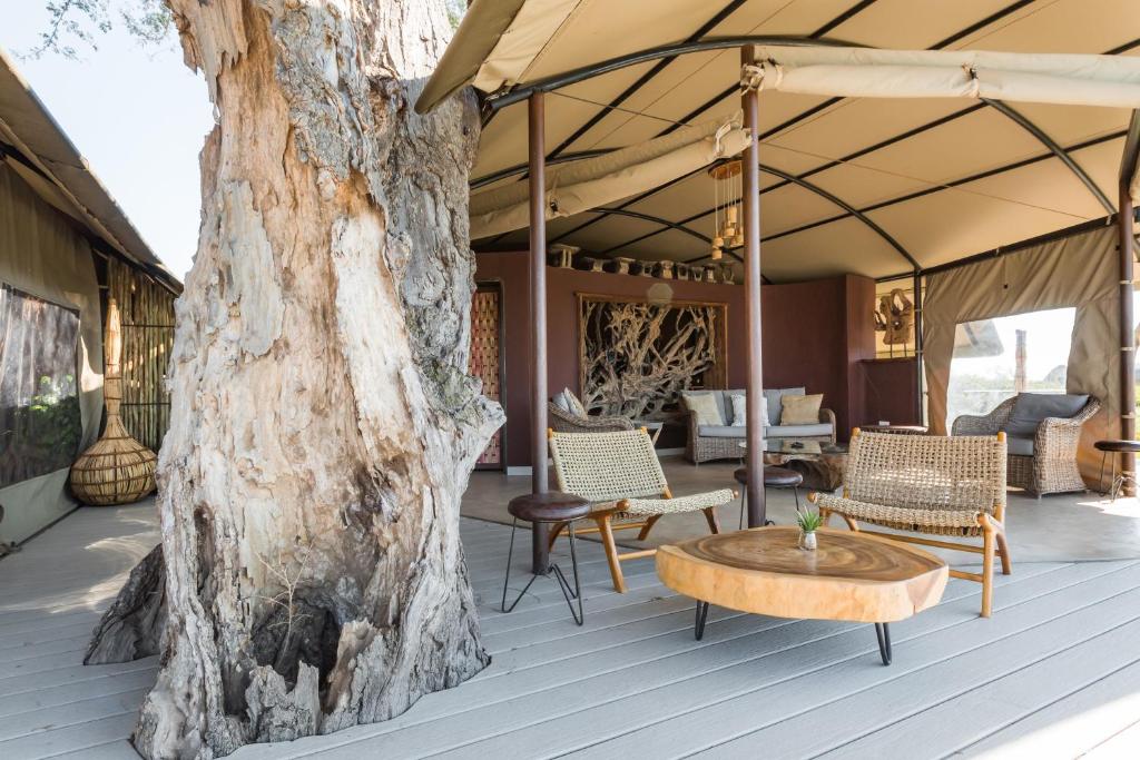 Serondela Lodge – elegant og avslappet boende med åpne flater og naturlige materialer.