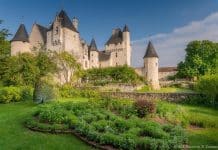 Château du Rivau i Loire-dalen, Frankrike – historiskt slottshotell med trädgård och medeltida arkitektur
